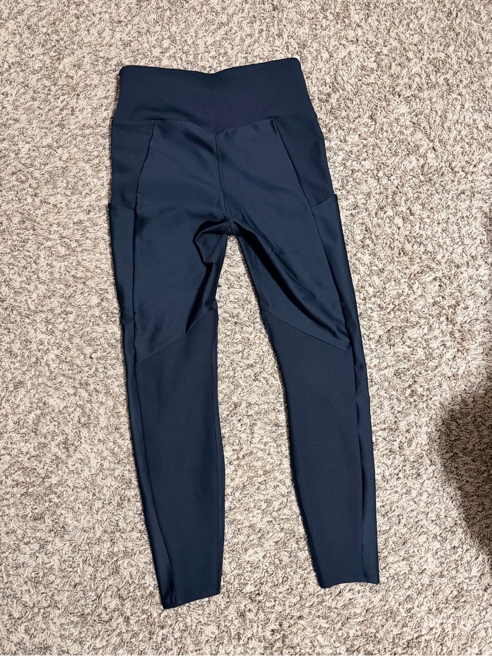 Alo High-Waist Black Active Leggings with Pockets - Picture 2 of 5